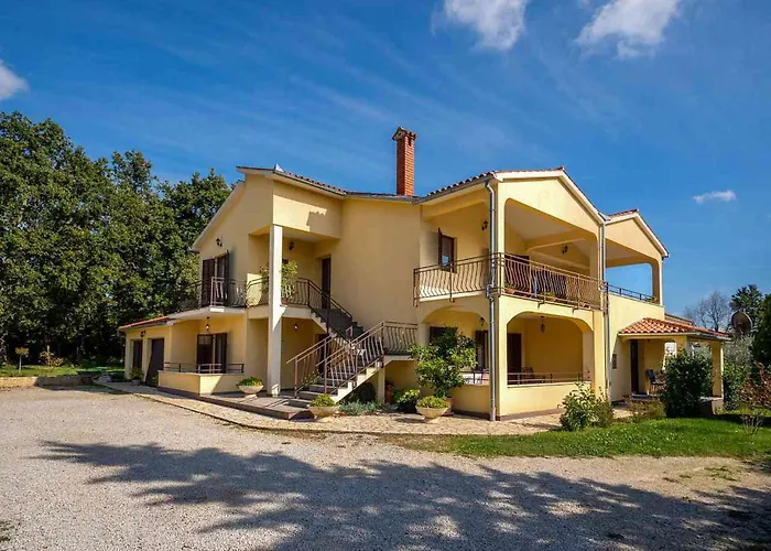 Appartement Petra 1 *