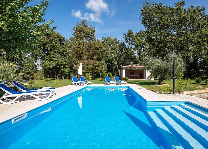 Petra 1 * Kirmenjak