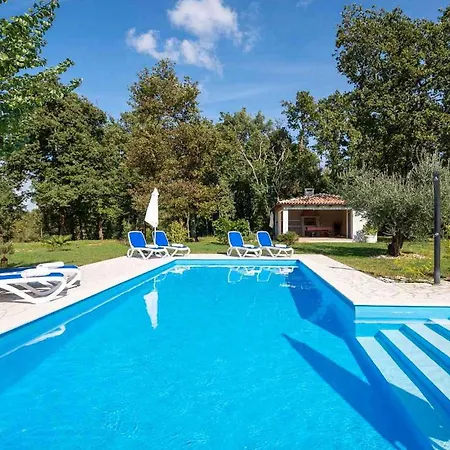 Petra 1 * Kirmenjak