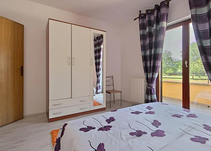 Petra 1 Apartment Kirmenjak